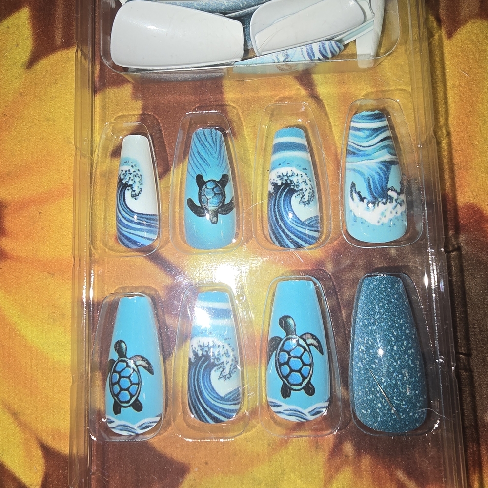 Six Sets Of Press-on Nails With Glue
